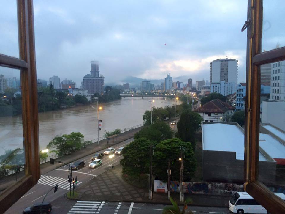 chuva rio baixando