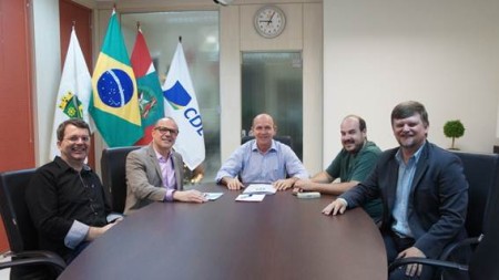 Da esq. para direita: Antonio Bittelbrunn Junior, Helio Roncaglio, Altamir Schaadt, Marco Schaadt e Jacques Dressler. Foto: CDL Brusque