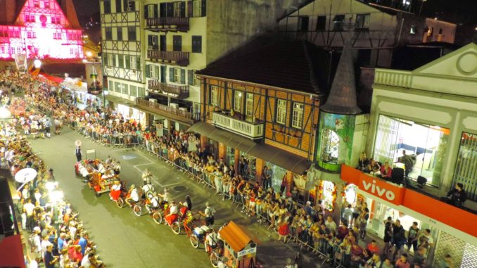 desfile_oktober_transito