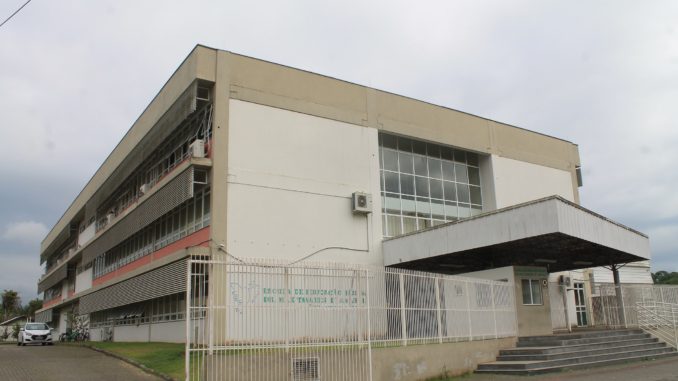 escola max tavares