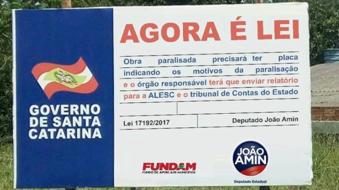 placa obra parada