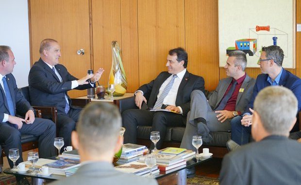 moises, onix em brasilia