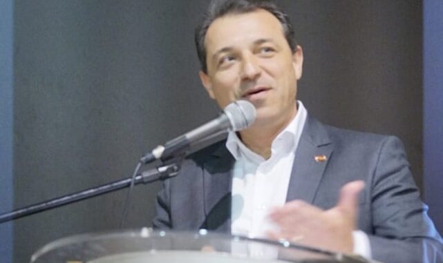 carlos Moises
