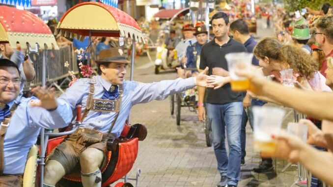 moises desfile Oktoberfest 2019