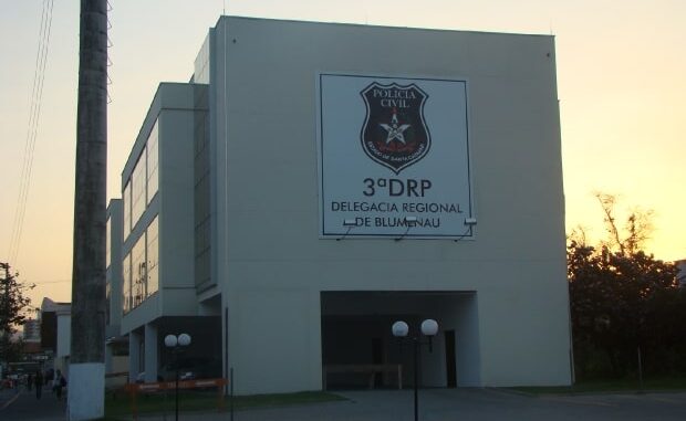 delegacia_regional_de_blumenau_20131002_1465998837-min