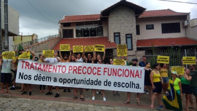 manifestacao-casa-prefeito-blumenau-03-800x541