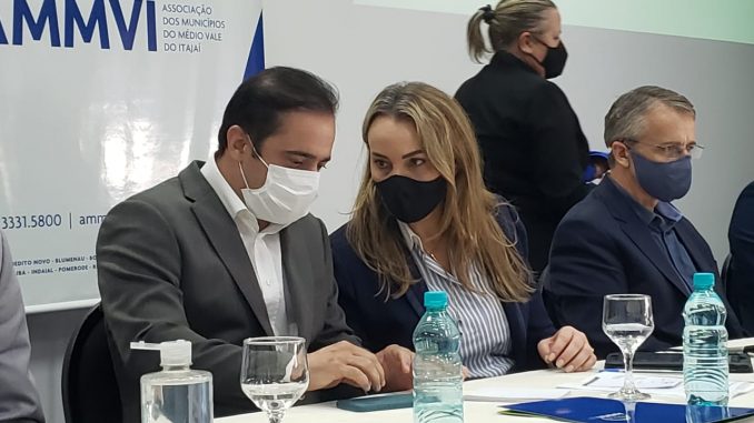 André Espezim e governadora Daniela Reinerh