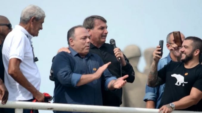 pazuello-bolsonaro-pandemia-ato-exercito-reserva