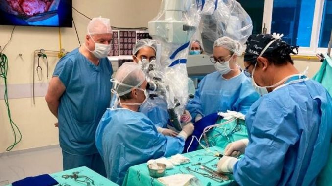 cirurgia-hsi-robo-microscopio