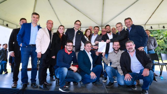 Prefeitos do Vale Europeu manifestam apoio a Carlos Moisés