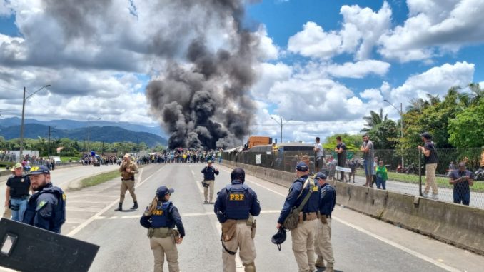 PRF-desbloqueio-manifestantes