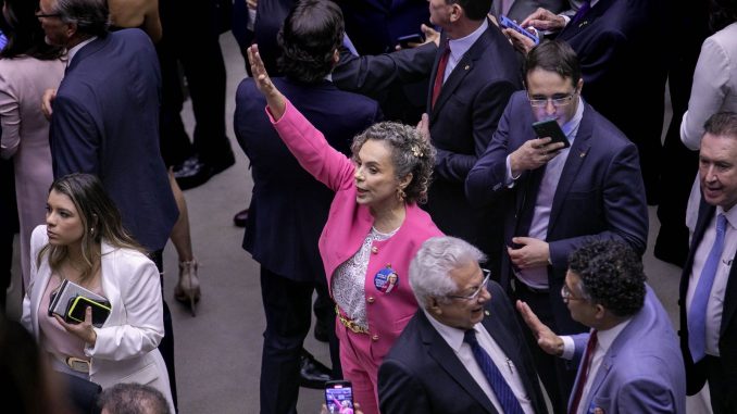 Ana_Paula_assume_Camara_deputados