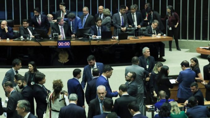 camara-aprova-desoneracao-da-folha-de-pagamento-ate-2027