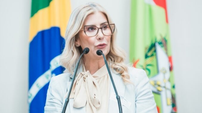 luciane-presidente-da-acafe