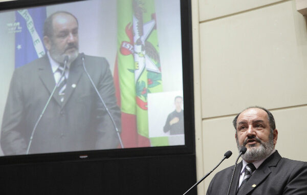 roberto-salum-posse-deputado-estadual-sc-foto2-ascom-27-07-2016
