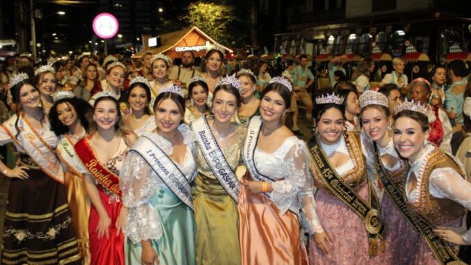 desfile-oktoberfest-blumenau