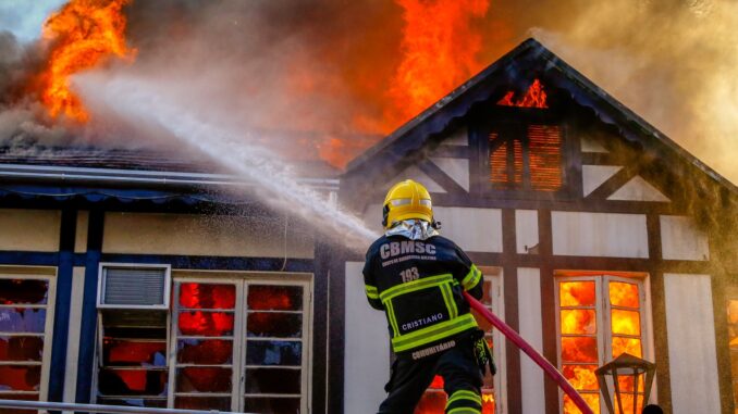 Bombeiros-incendio-Giovani-Silva